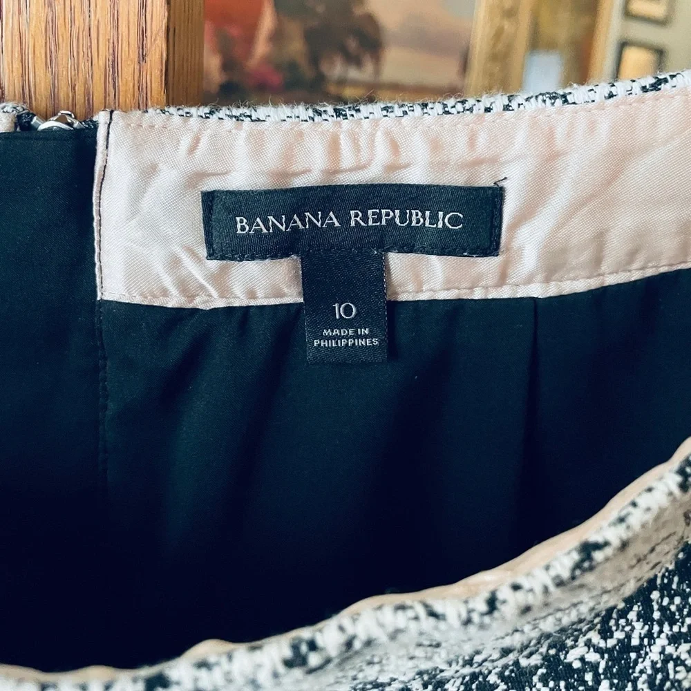 Banana Republic pleated abstract a-line mini skirt pockets lined 10 black white